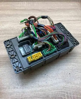 Rover 75 Fuse module 518174404 V23081C1059A303 133133