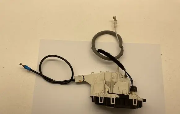 Mercedes-Benz Sprinter W906 Front door lock 45111168
