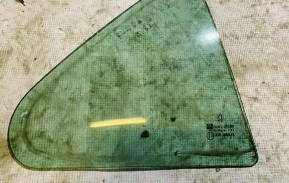 Peugeot 406 Rear vent window glass 