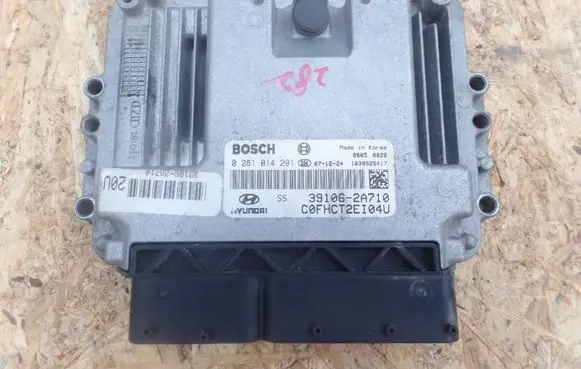 Hyundai i30 Engine control unit/module 391062A710 0281014291