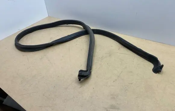 Audi A4 S4 B6 8E 8H Trunk rubber seal (body) 8H0825397