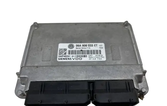 Volkswagen Touran I Engine control unit/module 06A906033ET 5WP40261