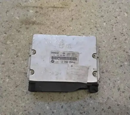 BMW 5 E34 Engine control unit/module 0261200402 26RT4577 17403540