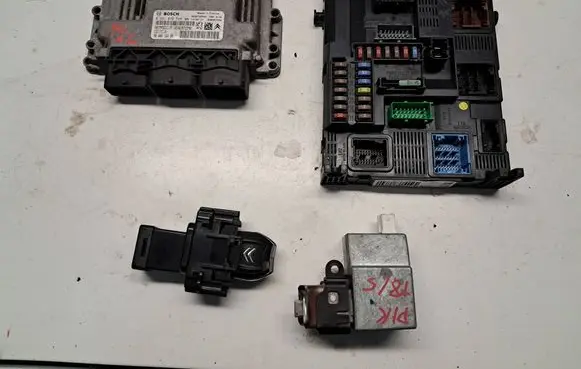 Citroen C4 II Picasso Engine control unit/module 9808016480 9804067480