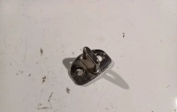 Audi A6 S6 C6 4F Front door lock loop/hook striker 8E0837033