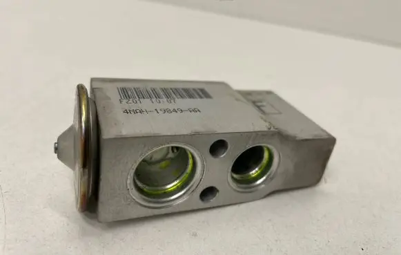 Nissan Pathfinder R51 Air conditioning (A/C) expansion valve 4NAH19849AA FZ011007