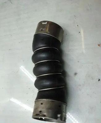 BMW 7 G11 G12 Intercooler hose/pipe 8571024