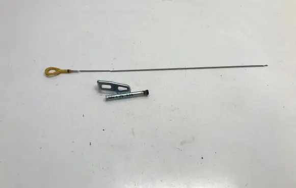 Toyota RAV 4 (XA50) Oil level dip stick 