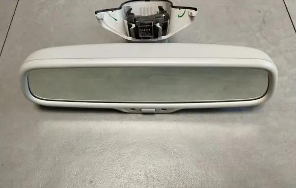 Rear view mirror (interior)