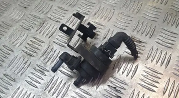 BMW 5 E39 Valve vacuum 1748875
