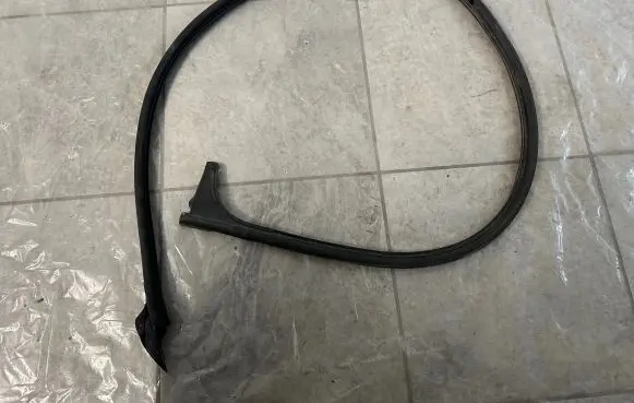 Volkswagen Amarok Rubber seal front door (on door) 2H0837774D