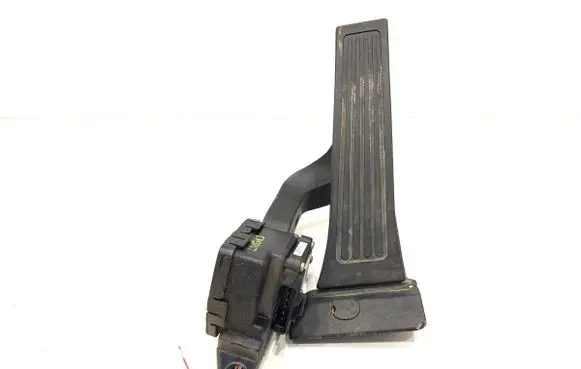Accelerator throttle pedal