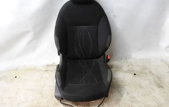 Peugeot 208 I Front passenger seat 