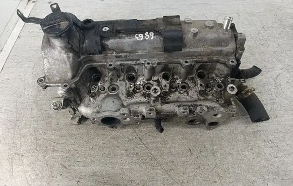 Toyota Yaris Engine head