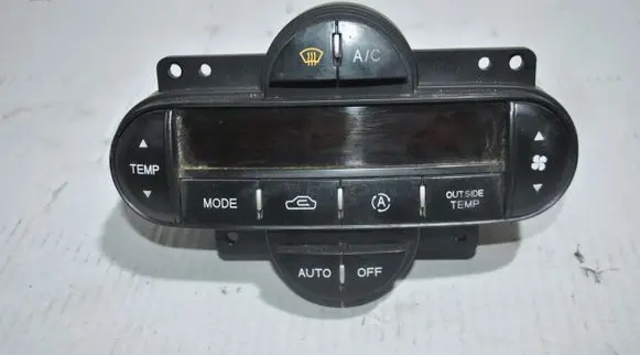 KIA Carens I Climate control unit OK2FB61190