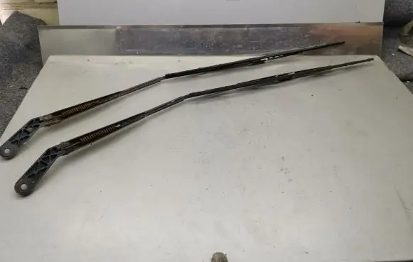 Peugeot Boxer Front wiper blade arm