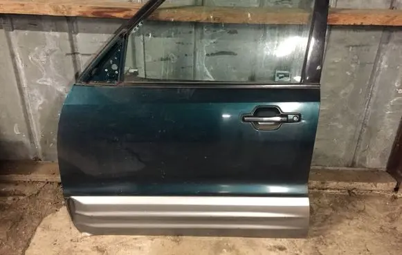 Mitsubishi Pajero Front door