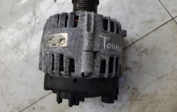 Volkswagen Touran III Generator/alternator A612004A