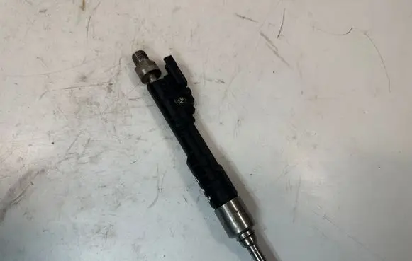 BMW 7 F01 F02 F03 F04 Fuel injector 7599876 13647599876 0261500136