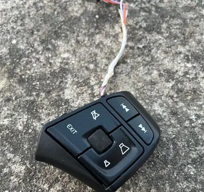 Steering wheel buttons/switches