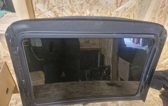 Audi Q4 e-tron Sunroof glass 4M8877055A