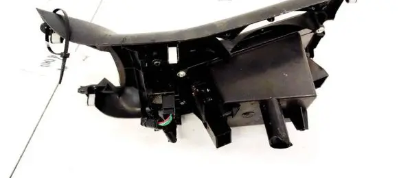 Toyota Avensis T250 Glove box