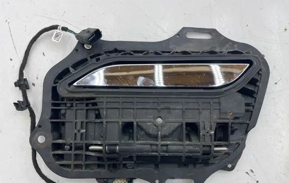 Tesla Model S Front door exterior handle T16E0024748 100737500L