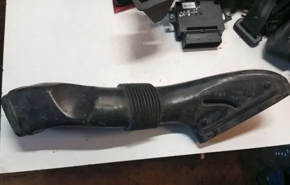 Volvo S60 Air intake hose/pipe 8639624