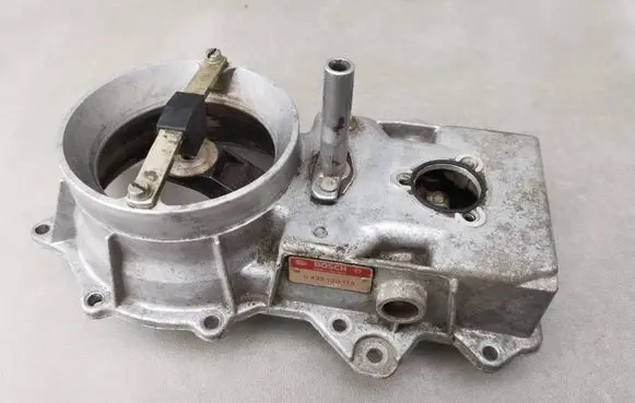 Mercedes-Benz W123 Throttle body valve 0438120115