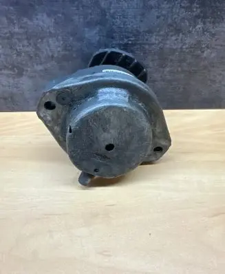 BMW 5 E60 E61 Engine mount bracket 6774620 15934612