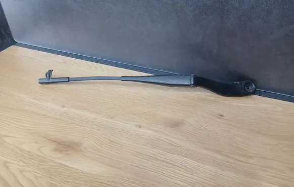 Volvo V50 Front wiper blade arm 30698249