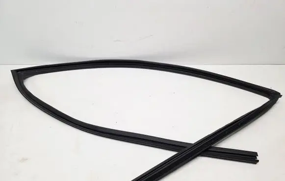 Nissan Qashqai J12 Rubber seal front door window/glass 803306UA0A