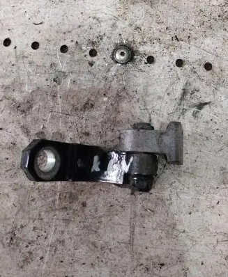 Volkswagen Touran I Rear door upper hinge