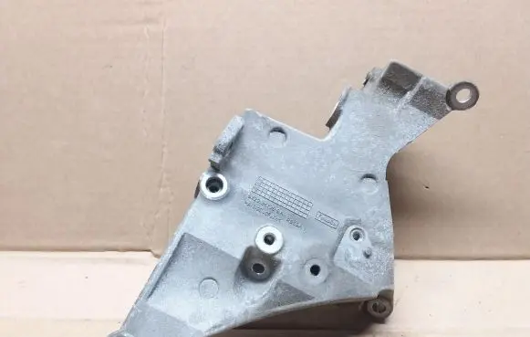 Jaguar XF X250 Engine mounting bracket 9X233K738BA