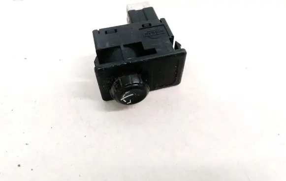 Nissan Almera N16 Wing mirror switch