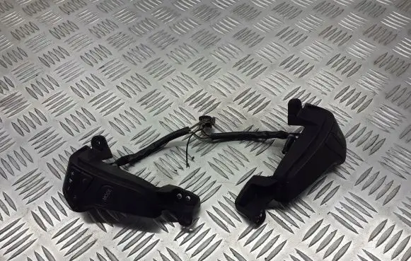 Toyota Avensis T250 Steering wheel buttons/switches 75B59675B596