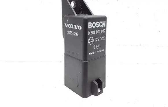 Volvo V70 Glow plug pre-heat relay 30751798 0281003037