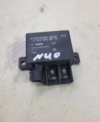 Mercedes-Benz ML W163 Charging relay A0025423819 V23132A2001X14