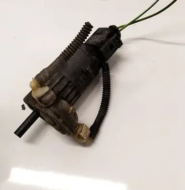 Volkswagen Golf Plus Windscreen/windshield washer pump 1T0955651A