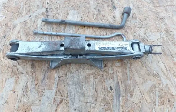 Infiniti G20 Lift Jack 