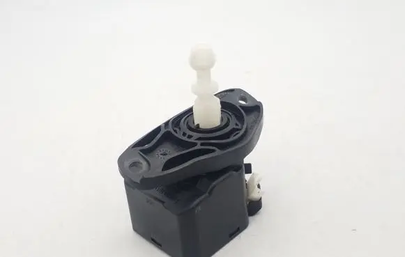 Headlight level adjustment motor