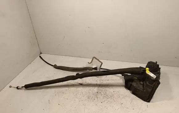 Nissan Qashqai Front door lock 