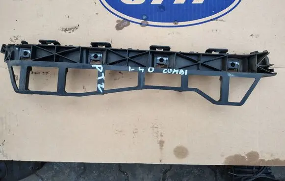 Hyundai i40 Bumper support mounting bracket corner 