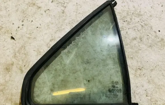 Peugeot 605 Rear vent window glass 