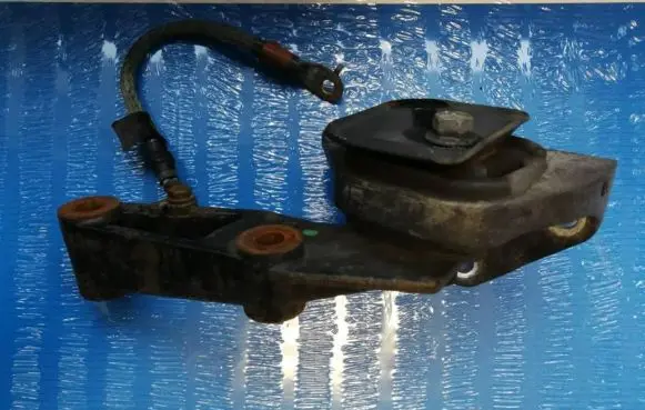 Honda Accord Engine mount bracket