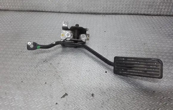 Honda CR-V Accelerator throttle pedal