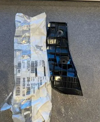 Peugeot 107 Rear bumper mounting bracket 741686