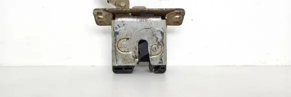 Opel Astra G Tailgate/trunk/boot lock/catch/latch 09130569