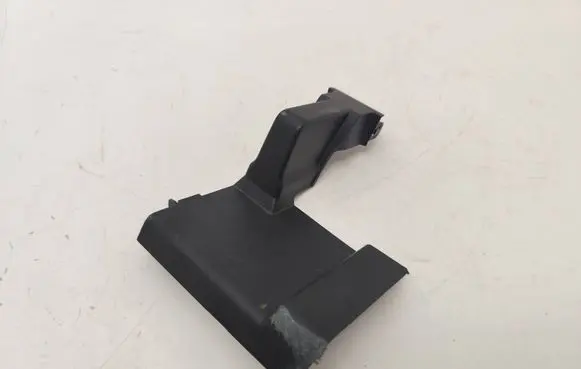 Audi Q7 4M Rear seat rail trim cover 4M0883690C