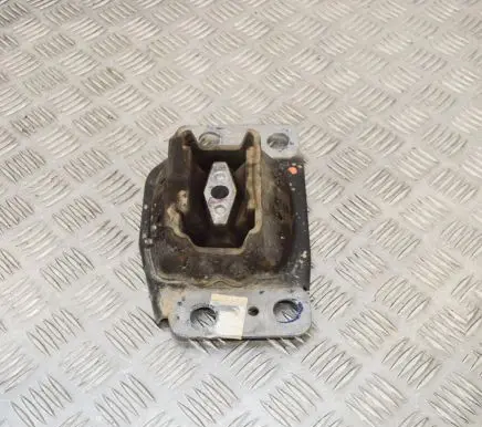 Ford Mondeo MK IV Engine mount bracket